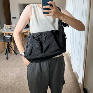 Pocket shoulder bag