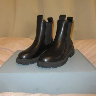 Basic Chelsea Boots