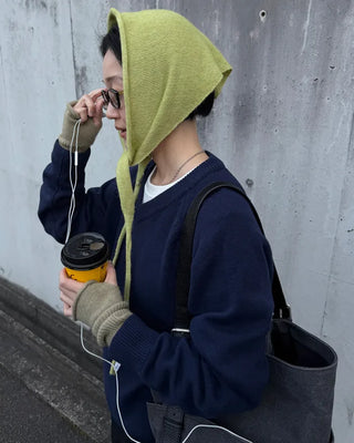 Unisex V-neck knit