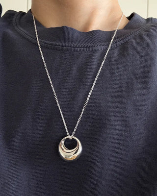 Volume ring necklace
