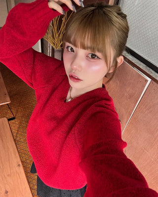 V-neck loose-fit knit