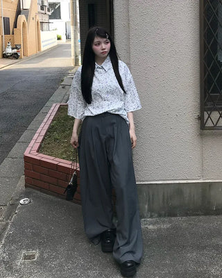 Pleated wide-leg slacks