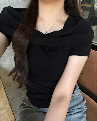 Off-shoulder half-sleeve T-shirt