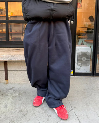 Wide sweatpants with side pockets
