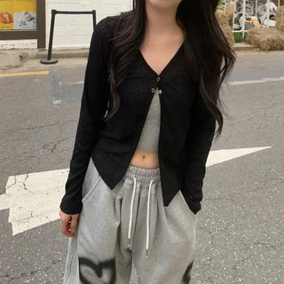 Button-slit cardigan