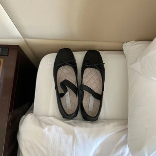 Ribbon Pointed Flat Shoes