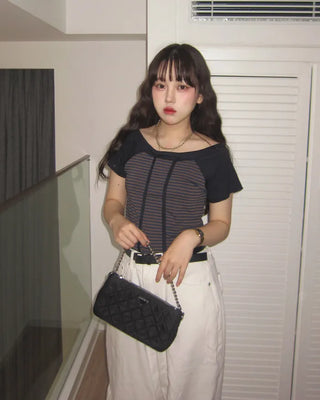 Raglan Border Off-Shoulder T-Shirt
