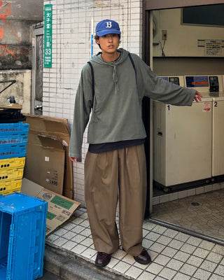 Double-pleated round-leg slacks