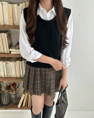 U-neck wool vest