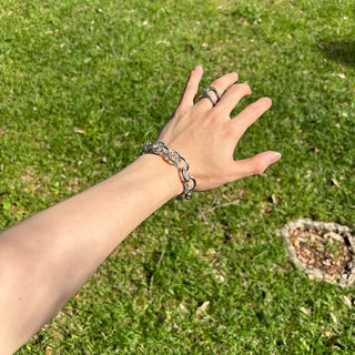 Button-shaped bracelet