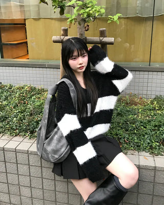 V-neck striped oversized knit