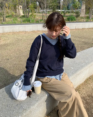 V-neck loose-fit knit