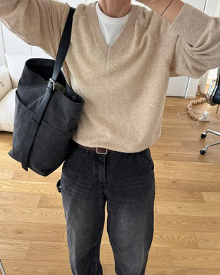 Loose-fit V-neck modern knit