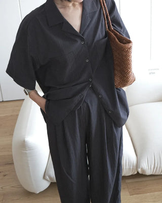 Open-collar short-sleeved shirt