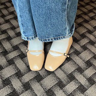 Basic flat shoes