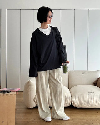 Loose-fitting V-neck cotton t-shirt