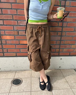 Wide cargo shorts