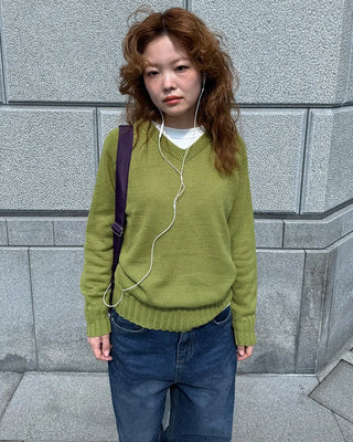 V-neck loose-fit knit