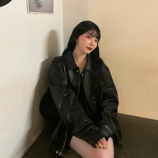 Loose-fitting leather jacket