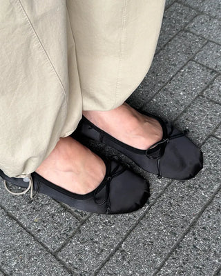 Satin ribbon flat shoes