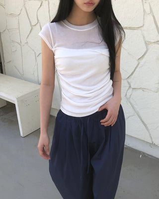 Side-shirred T-shirt