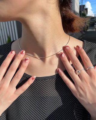 Simple line necklace