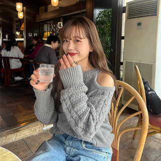 One-shoulder cable knit