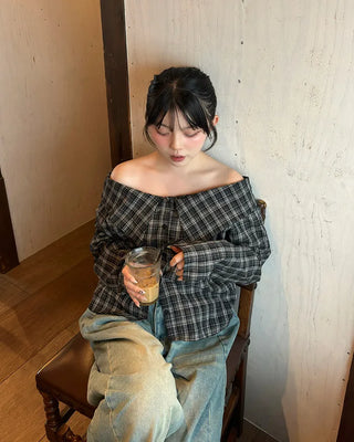 Off-shoulder check shirt
