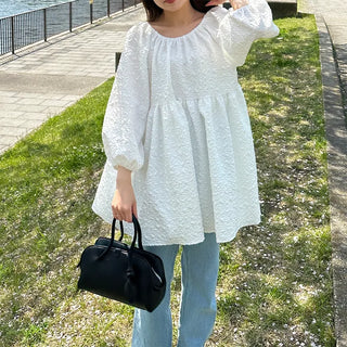 Voluminous feminine tunic