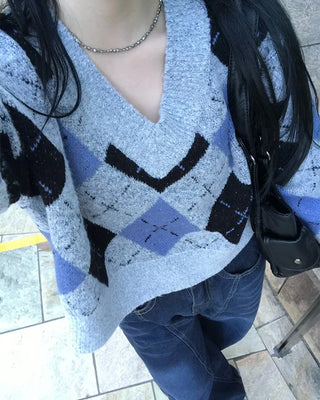 V-neck argyle pattern loose knit