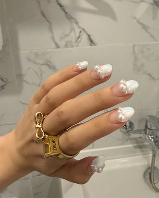 Ribbon motif ring