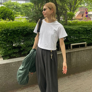 Round cropped short-sleeved T-shirt