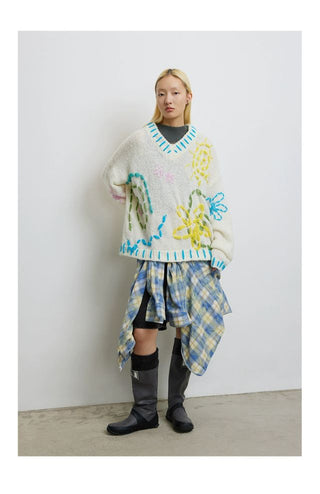 CONP Graphic V-neck Sweater (White)