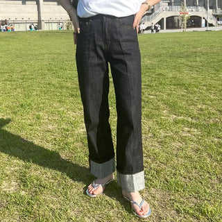 Rolled-up denim pants