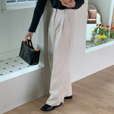 Pleated slacks