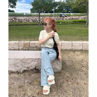 Simple U-neck knit