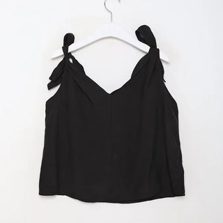Ribbon sleeveless blouse