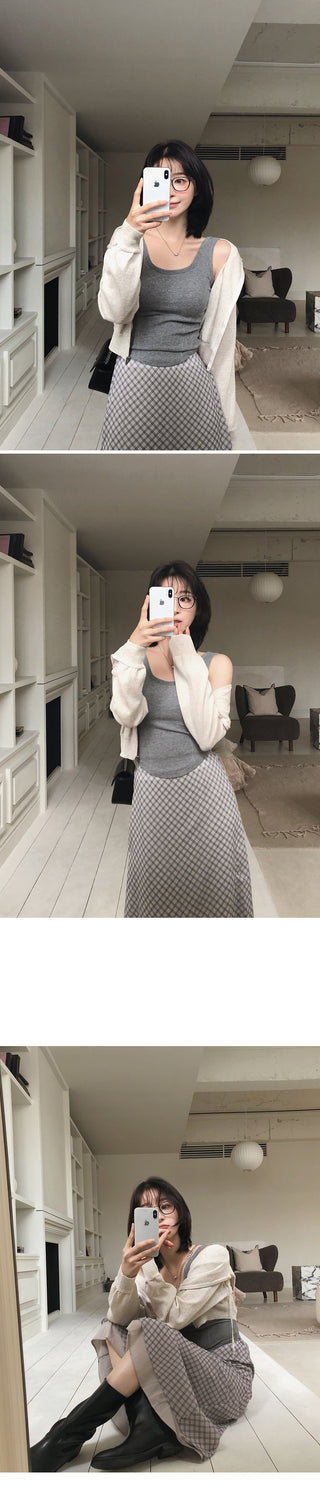 Slim sleeveless top with built-in cups - 3 colors