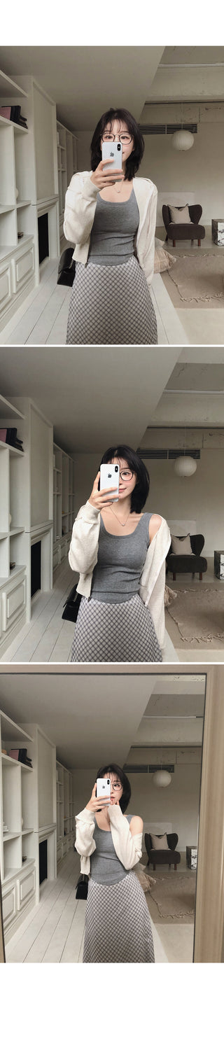 Slim sleeveless top with built-in cups - 3 colors