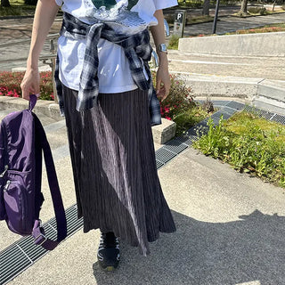 Pleated long skirt
