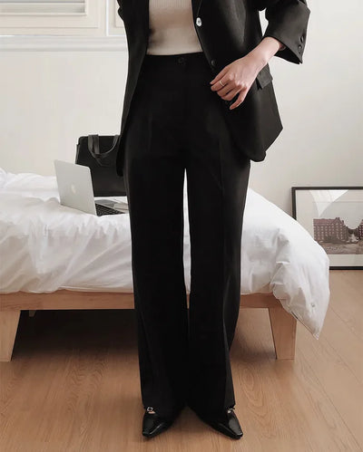 Comfortable semi-wide slacks