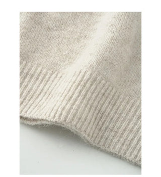 Cat embroidered round neck knit