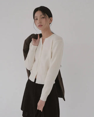 Y-neck modern cardigan