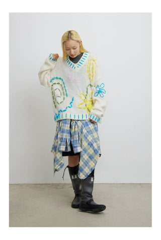 CONP Graphic V-neck Sweater (White)