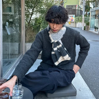 Colored border scarf