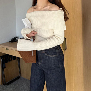 Slit off-shoulder knit