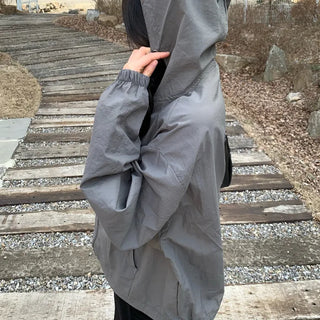 Loose-fitting mountain parka with drawstring hood