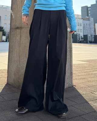 Loose-fit pintuck pants