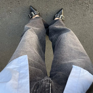Belted pointed flat shoes