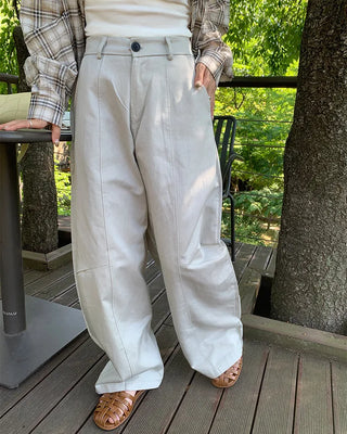 Curved wide-leg pants